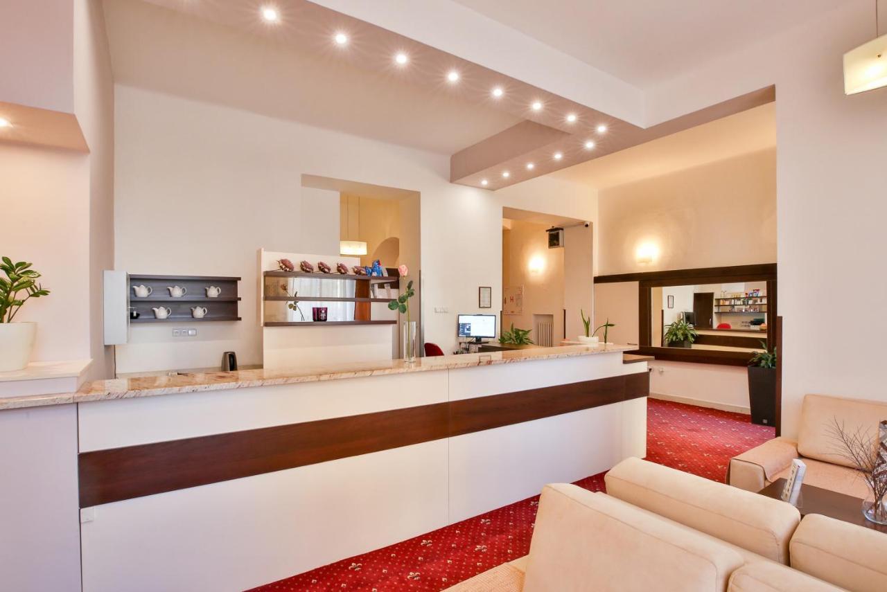 Hotel Tábor Extérieur photo