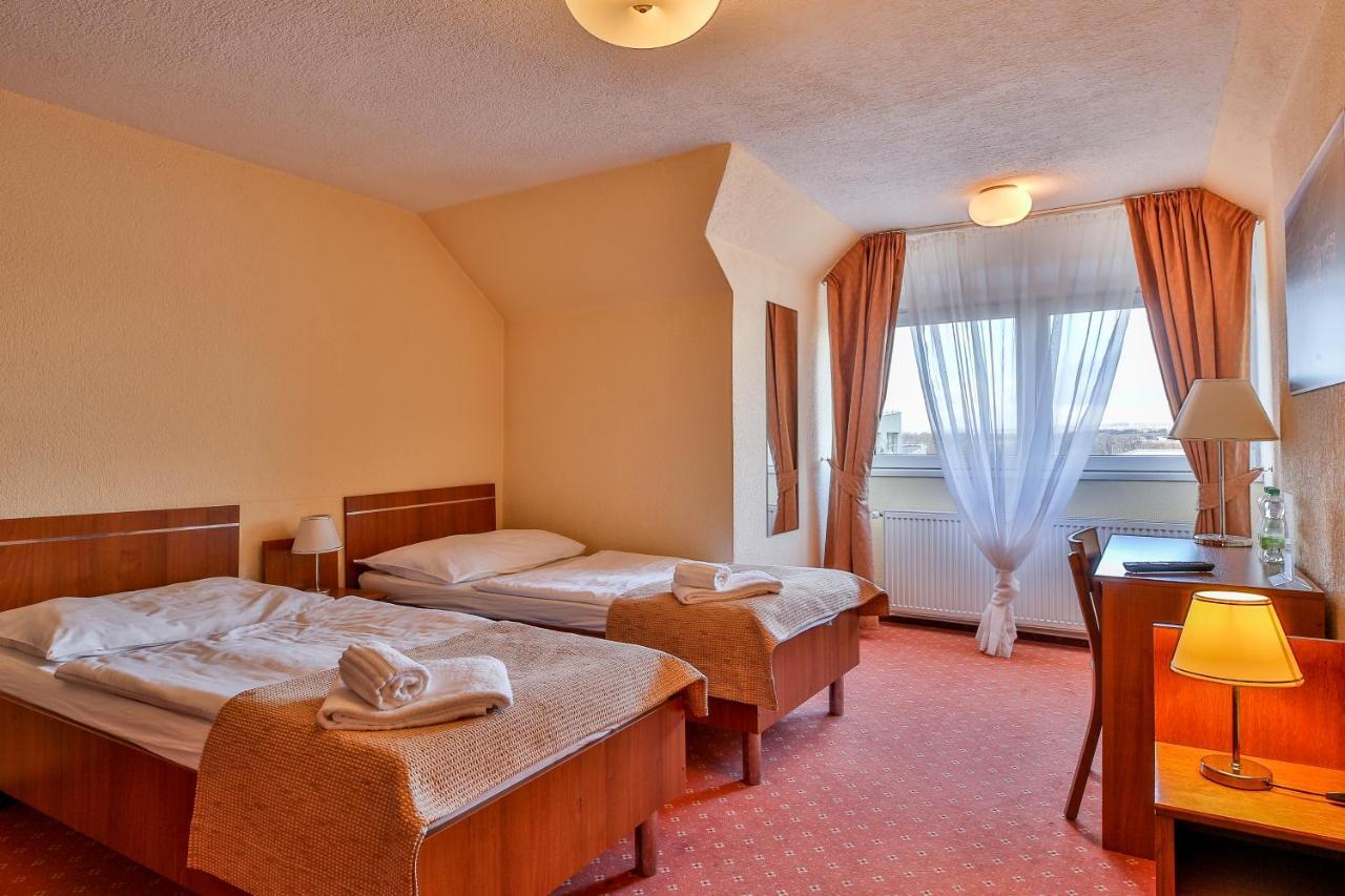 Hotel Tábor Extérieur photo