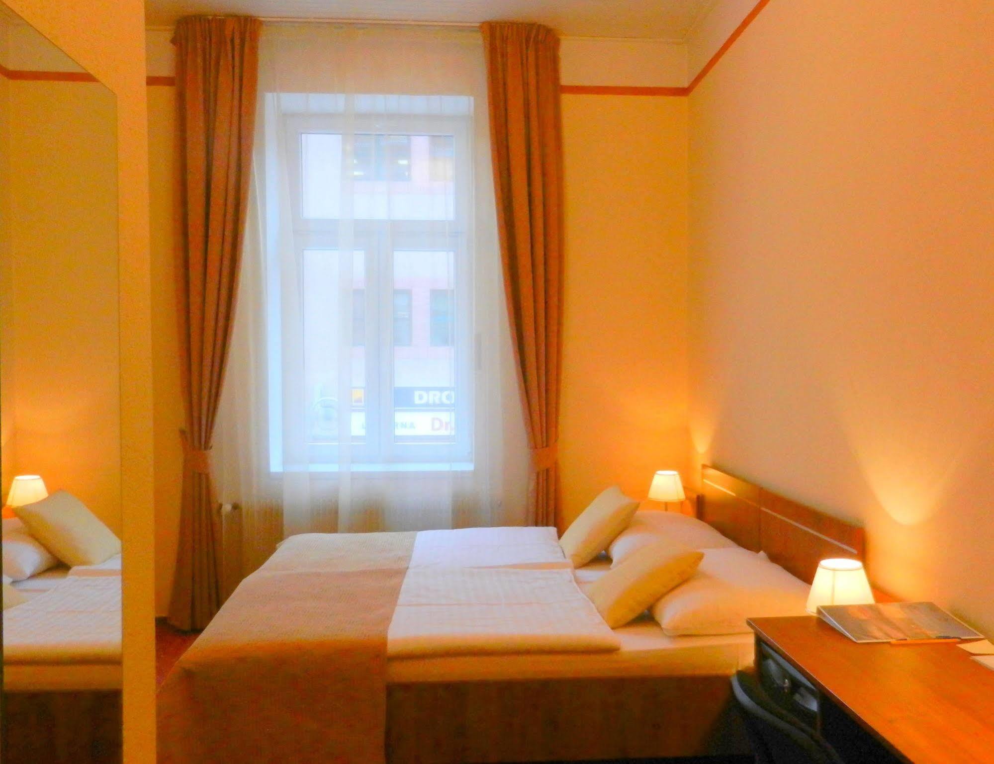 Hotel Tábor Extérieur photo